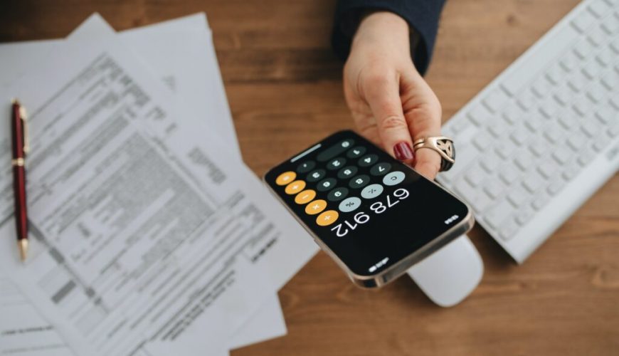 Gérer la fiscalité de son meublé de tourisme en Martinique/Guadeloupe (2025)